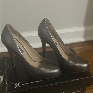 INC International Concepts Metallic Gray Rounded Toe Pumps